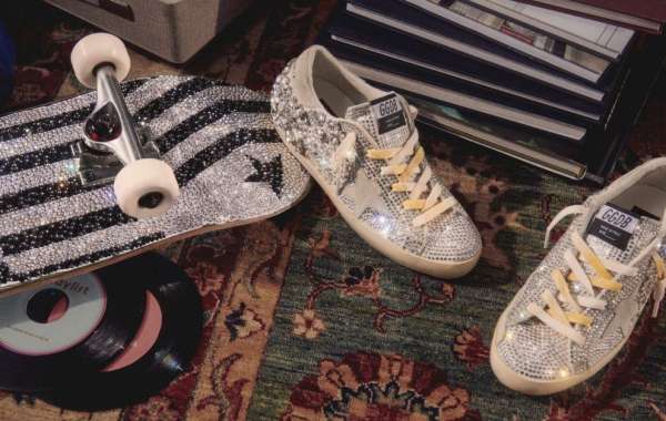 Golden Goose Sneakers Outlet very special because