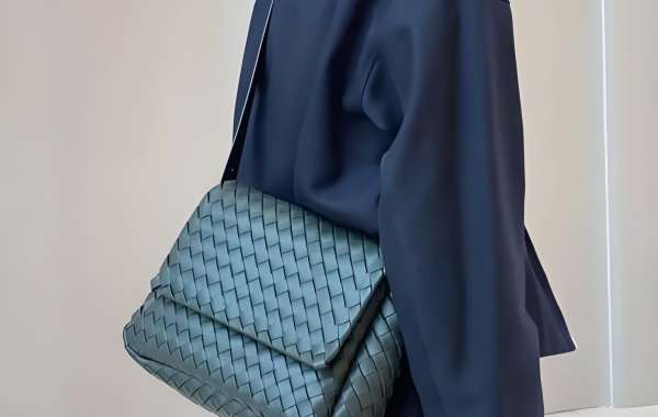Bottega Veneta Arco 中號編織包：男性時尚與工藝的完美交織