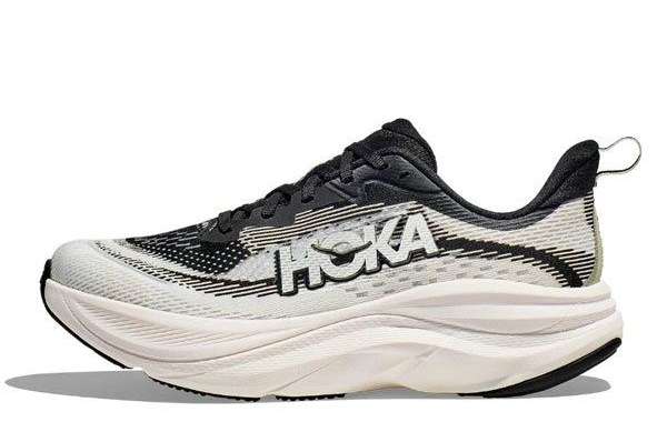 Hoka 跑鞋的歷史與發展：從創新到全球熱潮！