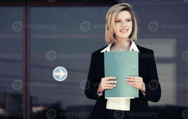 The Cornerstone of Success: Why Engaging the Best Immigration Solicitors is Non-Negotiable for UK Relocation